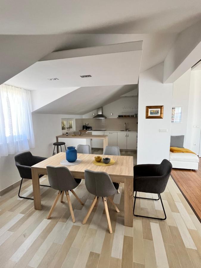 Sky - Beautiful Rooftop Apartment With Shared Pool Split Buitenkant foto