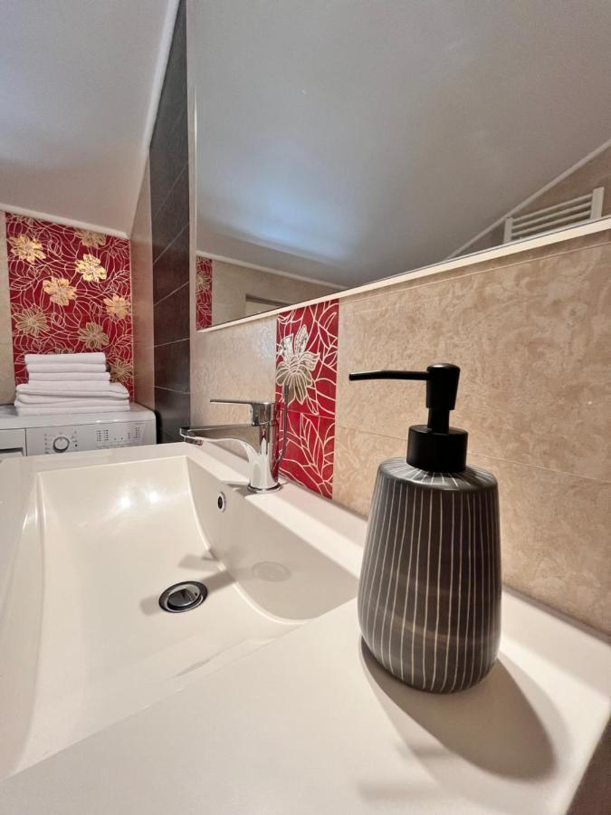 Sky - Beautiful Rooftop Apartment With Shared Pool Split Buitenkant foto