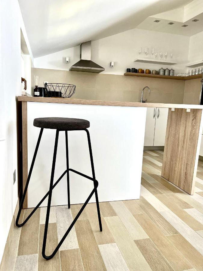 Sky - Beautiful Rooftop Apartment With Shared Pool Split Buitenkant foto