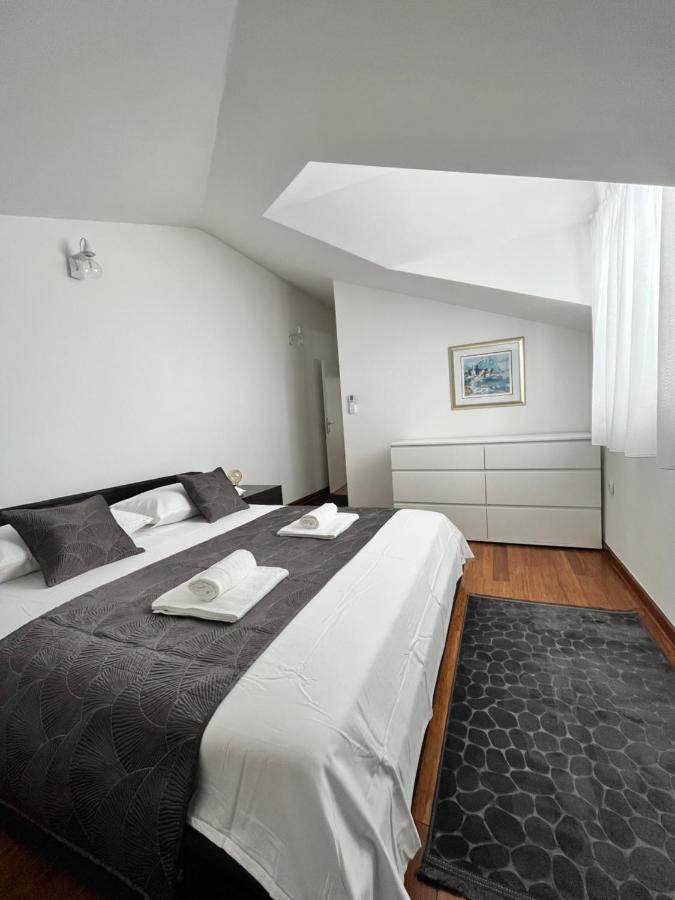 Sky - Beautiful Rooftop Apartment With Shared Pool Split Buitenkant foto