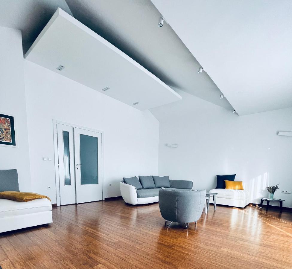 Sky - Beautiful Rooftop Apartment With Shared Pool Split Buitenkant foto