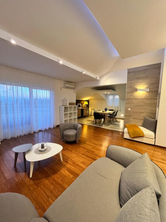 Sky - Beautiful Rooftop Apartment With Shared Pool Split Buitenkant foto