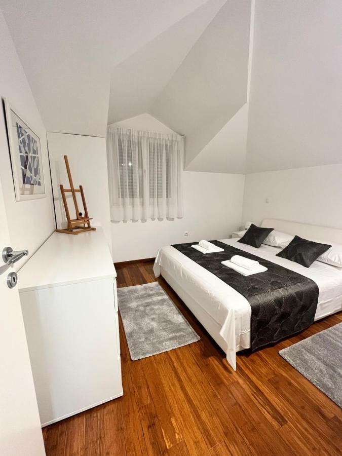 Sky - Beautiful Rooftop Apartment With Shared Pool Split Buitenkant foto